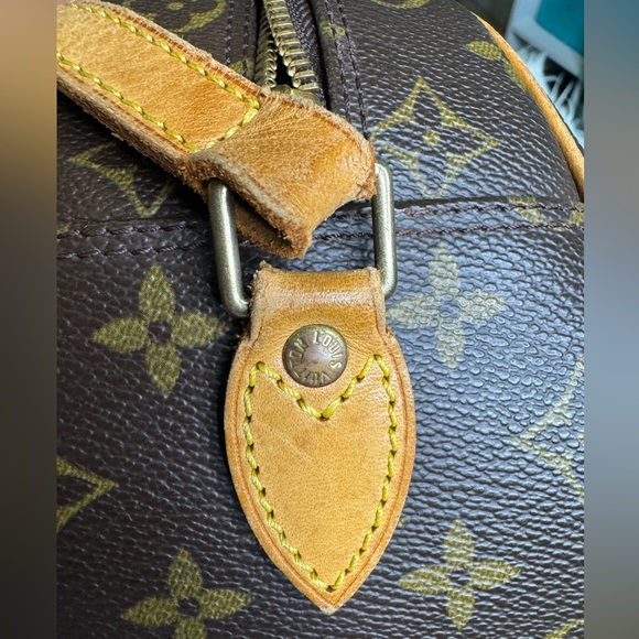 [SOLD] LV Monogram Crossbody Bag - Picture 5 of 16